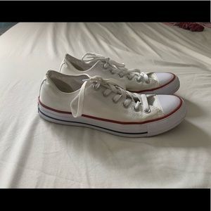 CONVERSE CHUCK TAYLOR ALL STAR ( barely worn)